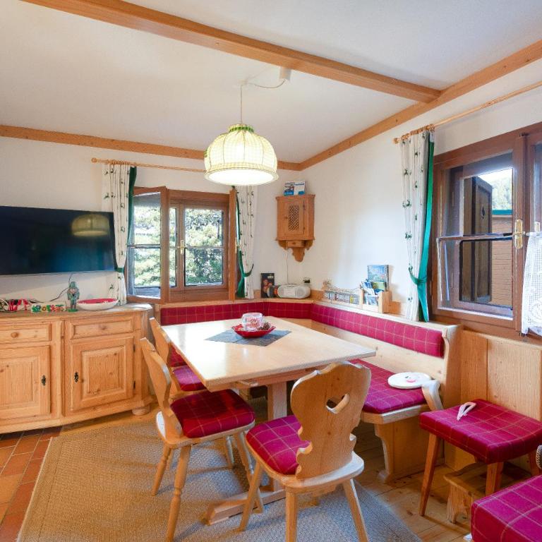 Idyllische Zirbenholz Alpin Huette - Ferienhaus - 3
