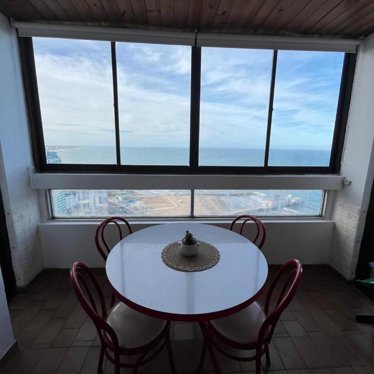Apartamento Mardel - piso 24 - frente al mar con cochera - Apartamento de 1 dormitorio con balcón y vistas al mar - 1