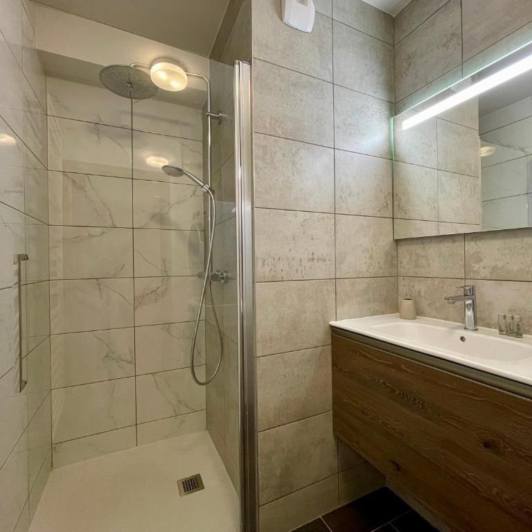 Homency - Résidence Fermes de l'Alpe A001 - Three-Bedroom Superior Apartment - 5