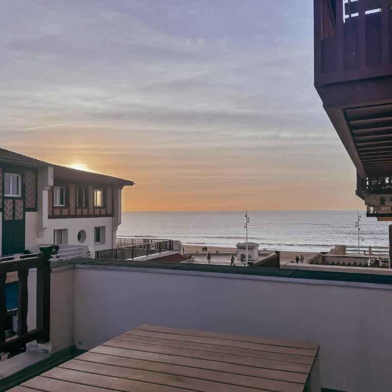 Le Coolin Loft, Vue et Acces directe à la plage, immense terrasse, place des landais Hossegor, quartier très animé, idéal pour un séjour entre amis - Apartment mit 3 Schlafzimmern - 24