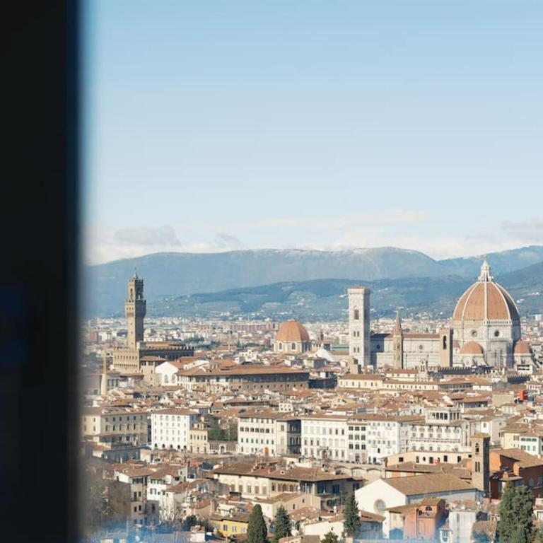 Luxury window on Florence - Two-Bedroom Apartment - 6