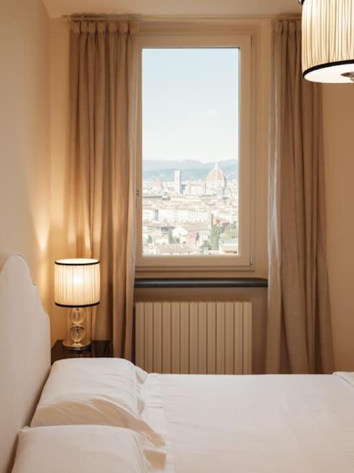 Luxury window on Florence - Two-Bedroom Apartment - 10