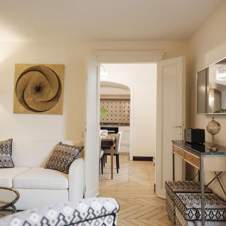 Luxury window on Florence - Two-Bedroom Apartment - 12