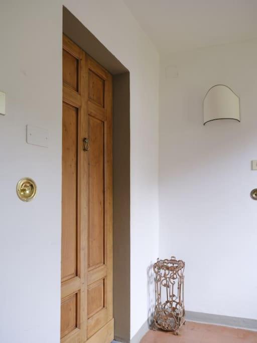 Luxury window on Florence - Two-Bedroom Apartment - 15