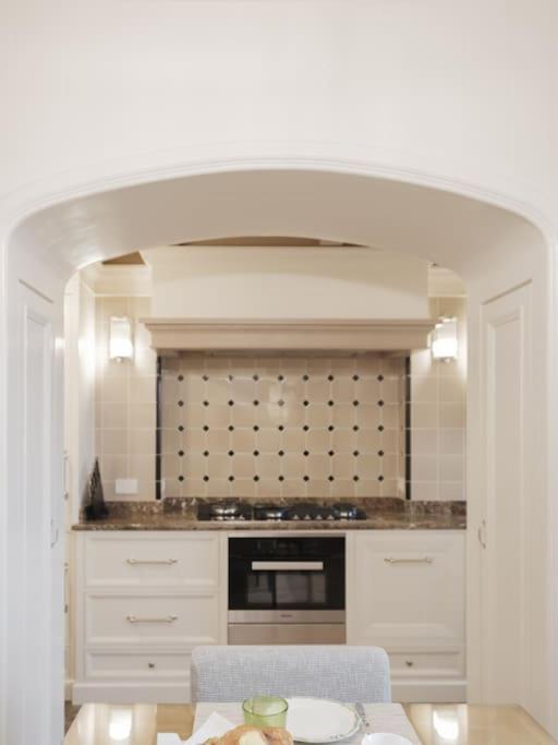 Luxury window on Florence - Two-Bedroom Apartment - 22