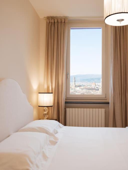 Luxury window on Florence - Two-Bedroom Apartment - 26