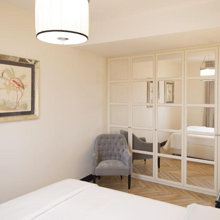 Luxury window on Florence - Two-Bedroom Apartment - 30