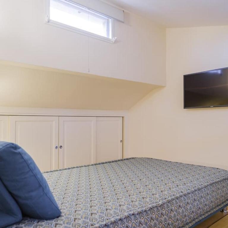 Luxury window on Florence - Two-Bedroom Apartment - 32