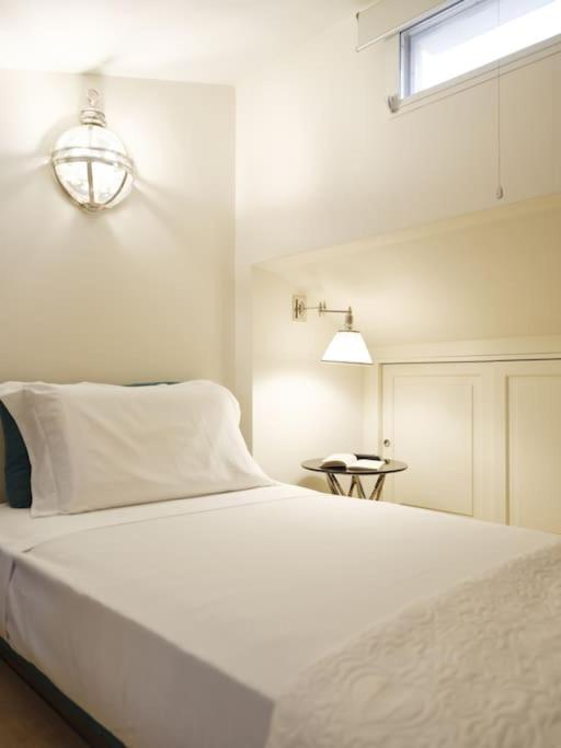 Luxury window on Florence - Two-Bedroom Apartment - 60