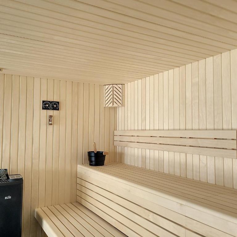 Appartement Alpin Chaleureux avec Sauna et Parking à La Rosière - FR-1-275-190 - Apartment - 18