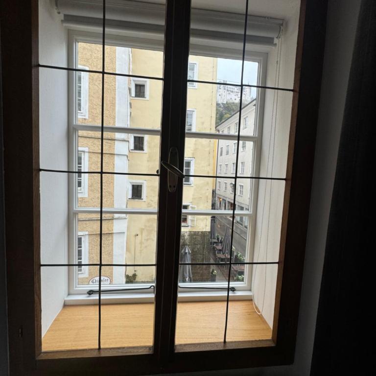 Guesthouse Mozart - Apartment House - Familienzimmer mit Dusche - 10