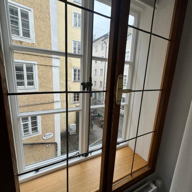 Guesthouse Mozart - Apartment House - Familienzimmer mit Dusche - 12