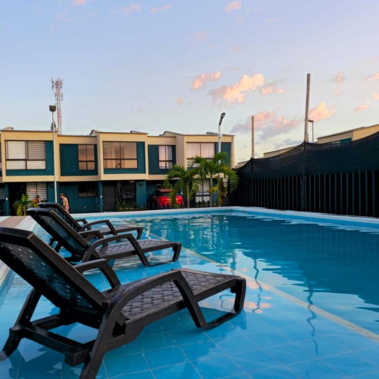 Casa vacacional de 3H a 2 m del aeropuerto El Edén en Tebaida, Quindío, con piscina y excelente ubicación - Three-Bedroom Apartment - 4