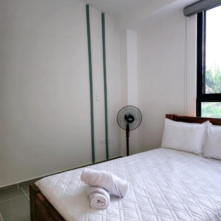 Casa vacacional de 3H a 2 m del aeropuerto El Edén en Tebaida, Quindío, con piscina y excelente ubicación - Three-Bedroom Apartment - 25
