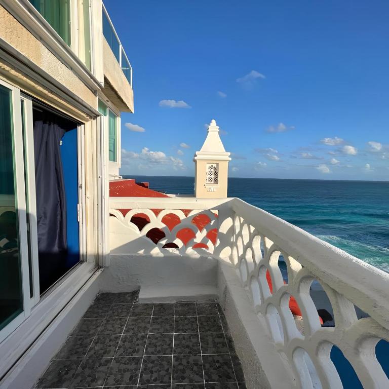 Cancun Plaza By Andiani Travel - Three-Bedroom Apartment with Ocean View - 3