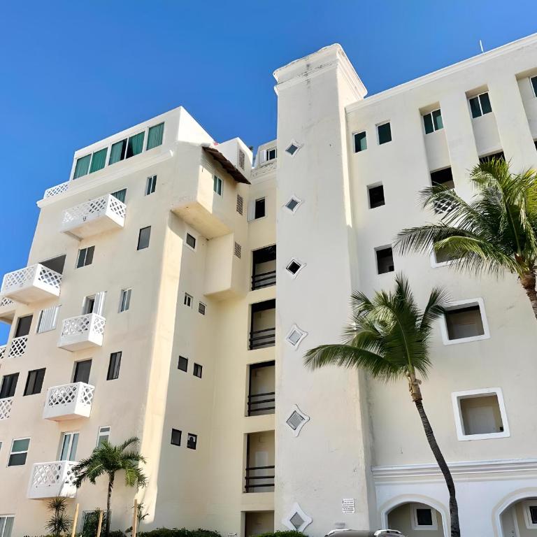 Cancun Plaza By Andiani Travel - Three-Bedroom Apartment with Ocean View - 31