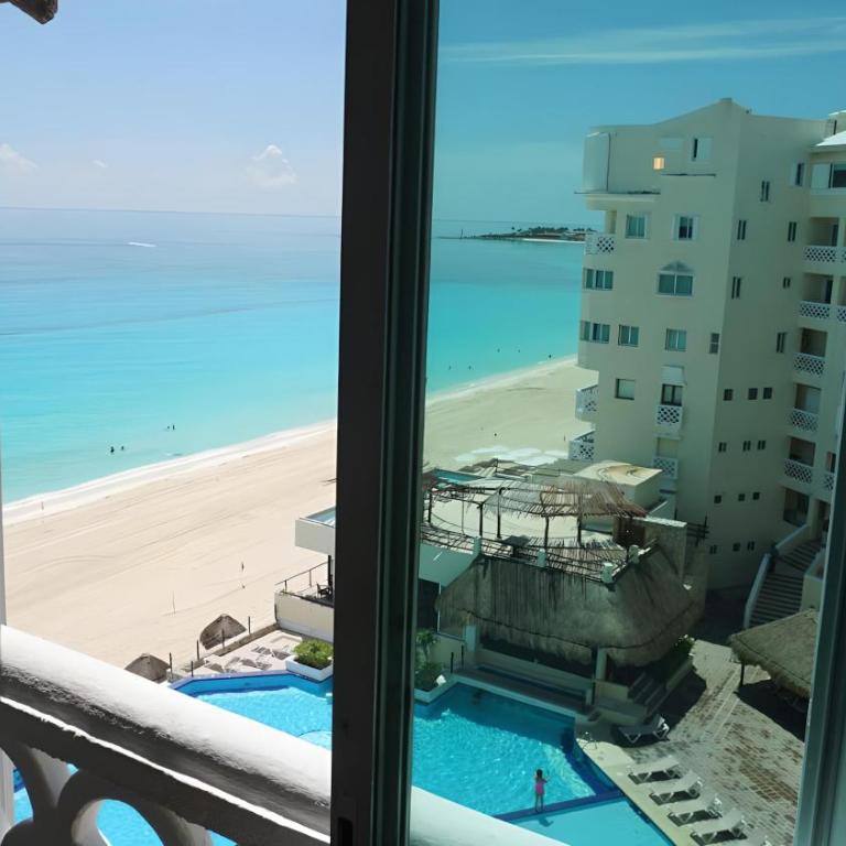 Cancun Plaza By Andiani Travel - Three-Bedroom Apartment with Ocean View - 32