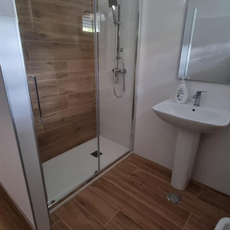 BAM BAM TIBURTINA Guesthouse - Quadruple Room with Bathroom - 2