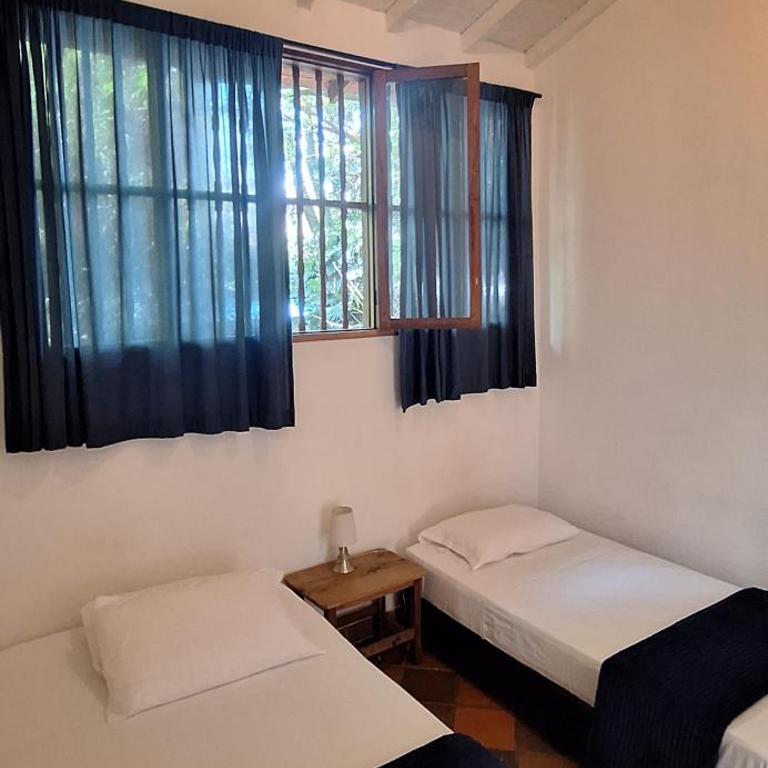 Yolo Hostel Medellin - Habitación Doble Económica - 1 o 2 camas - 6