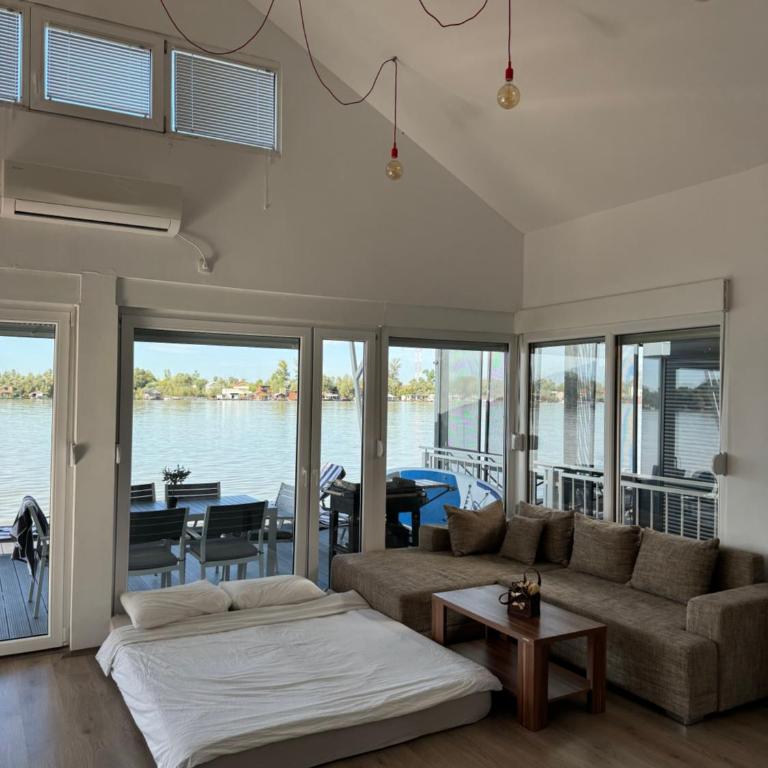 Beautiful houseboat on the Sava river - Mobilna Kućica - 5