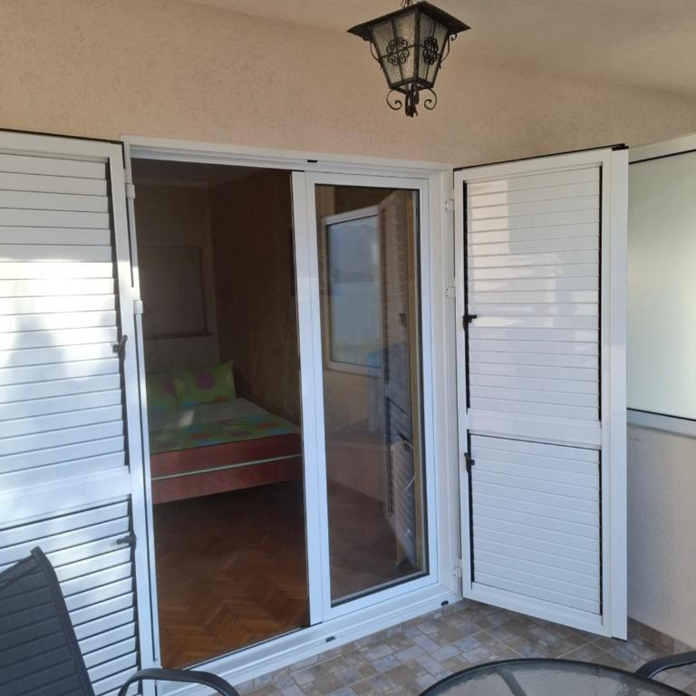 Apartments Pejanović - One-Bedroom Apartment with Balcony and Sea View - 1