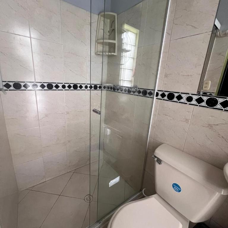 Hotel Laureles Home - Quadruple Room with Private Bathroom - 5