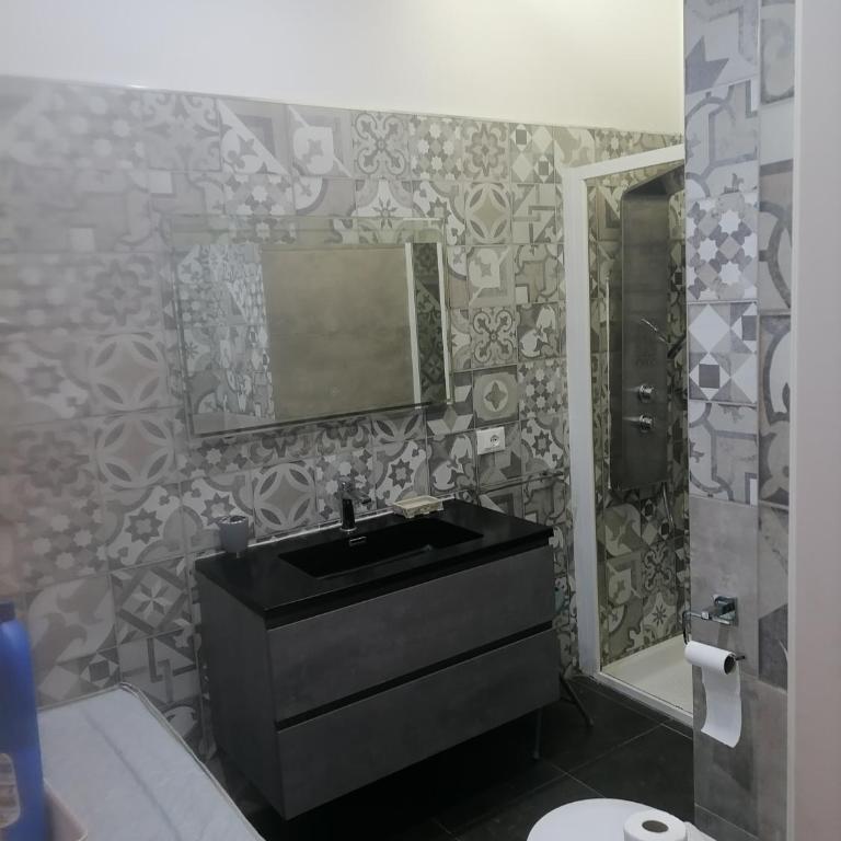 Medea rooms palermo centro - Double Room with Private Bathroom - 17