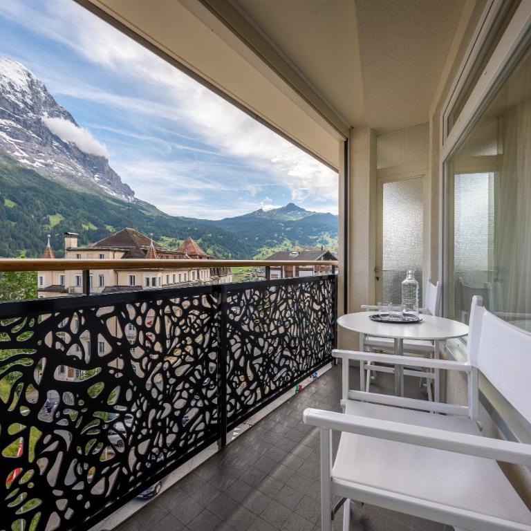 Hotel Kreuz & Post Grindelwald - Superior Doppelzimmer mit Balkon und Blick auf den Eiger - 4