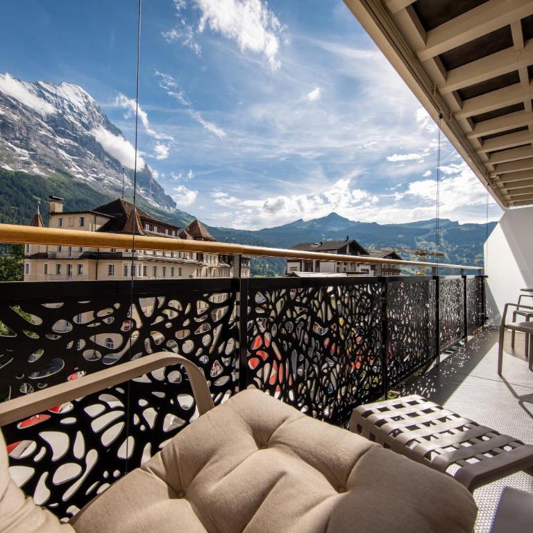 Hotel Kreuz & Post Grindelwald - Deluxe Doppelzimmer mit Balkon und Blick auf den Eiger - 6