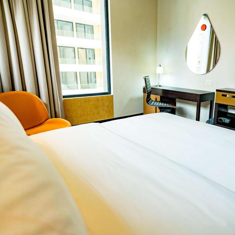 Hampton By Hilton Santiago Las Condes - Habitación con cama grande - 2