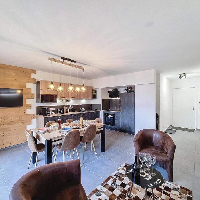 Cardena- appartement- 8pers- proche centre - Apartamento de 3 dormitorios con balcón - 7