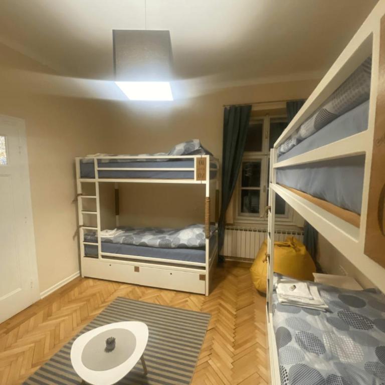 FG Boutique Hostel - Krevet u Četvorokrevetnoj Mešanoj Spavaonici - 4