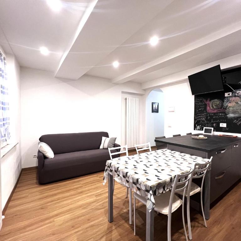 G e G Home - Two-Bedroom Apartment - 40