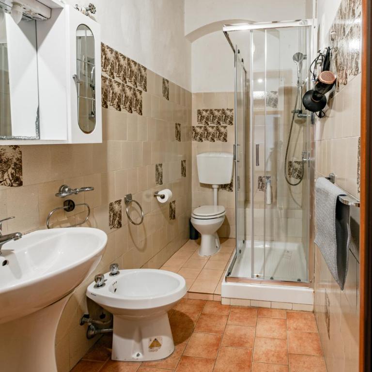 Ampio appartamento in centro a Pisa - Three-Bedroom Apartment - 14