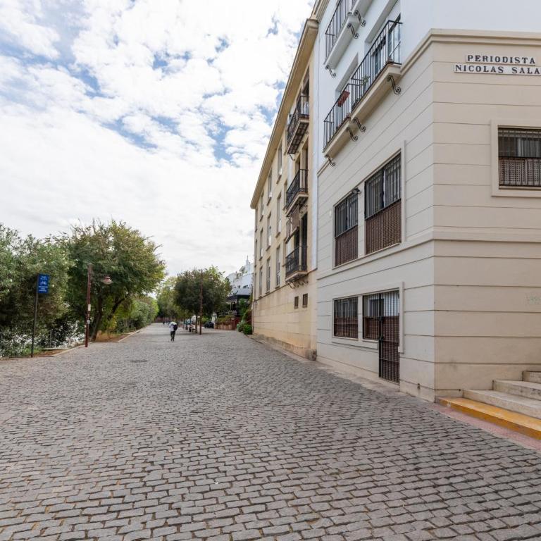 3 habitaciones y 2 baños junto al rio - Apartamento de 3 dormitorios con vistas - 70