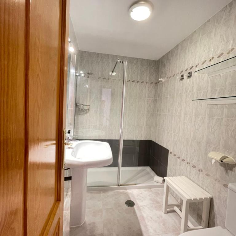 Apartamentos Copacabana Playa - Apartment - 4