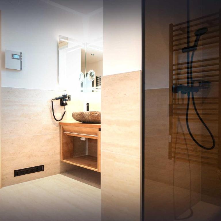 Apartment Hotel Schneerose - Apartment mit 1 Schlafzimmer, eigener Sauna und Bergblick - 5