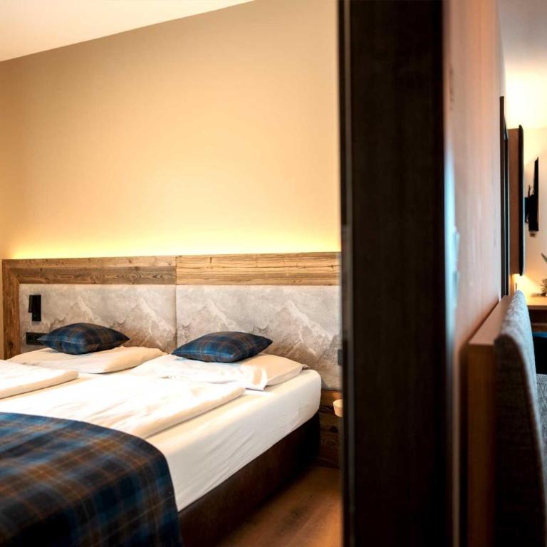 Apartment Hotel Schneerose - Apartment mit 2 Schlafzimmern, eigener Sauna und Bergblick - 1
