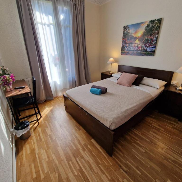 Rooms Aribau - Habitación Doble con balcón - 5