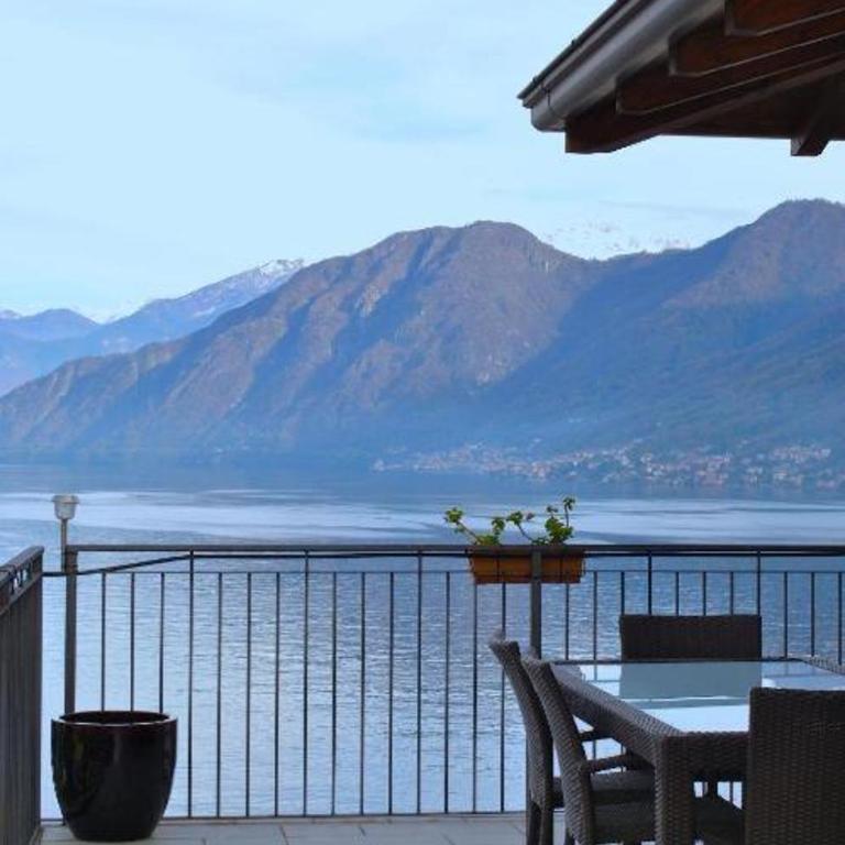 Attico Con Grande Terrazza vista Lago - Appartamento con 2 Camere da Letto - 12
