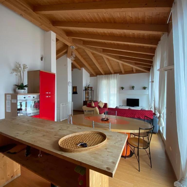 Attico Con Grande Terrazza vista Lago - Appartamento con 2 Camere da Letto - 6