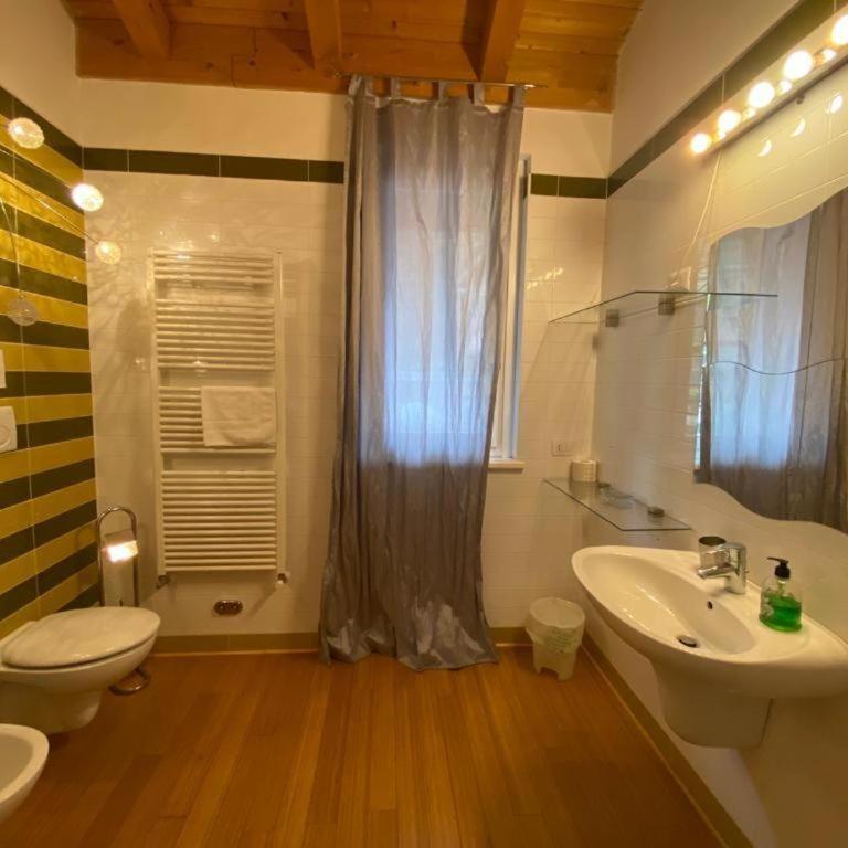 Attico Con Grande Terrazza vista Lago - Appartamento con 2 Camere da Letto - 11