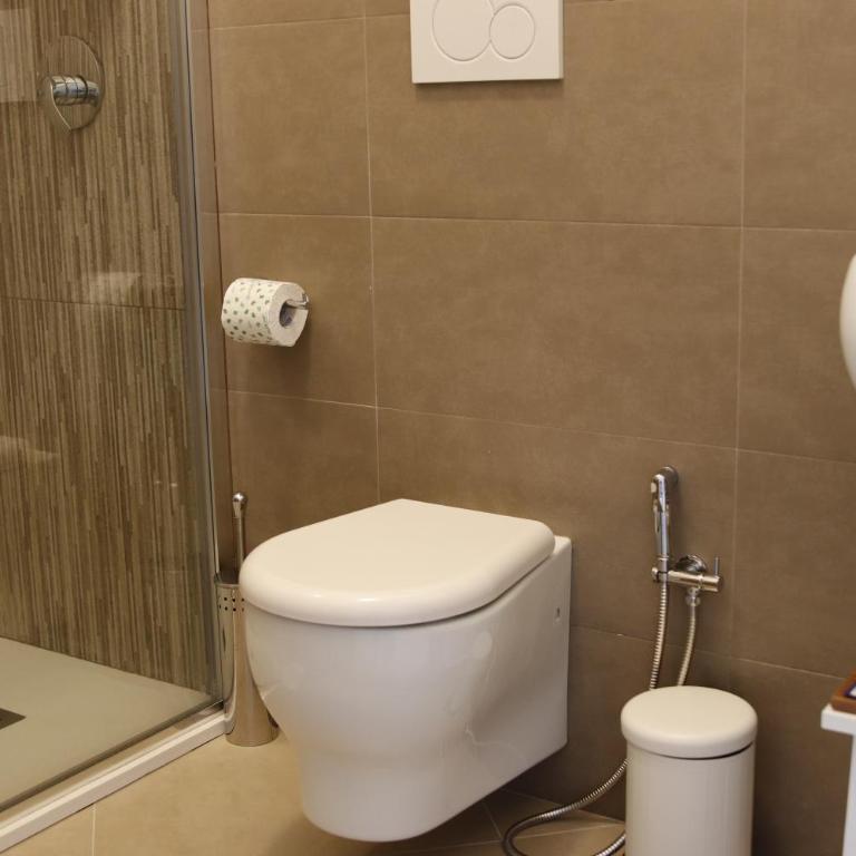 Flowing House - Camera Matrimoniale con Bagno Privato - 9