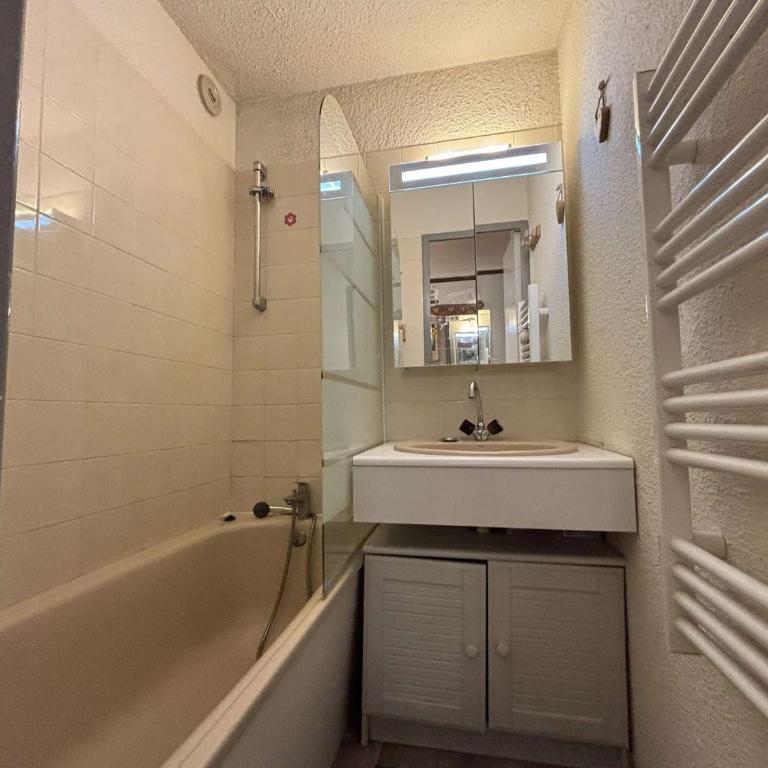 Alpe d'Huez: 2 pièces, 4 pers, proche pistes, balcon, parking - Appartement 1 Chambre - 8