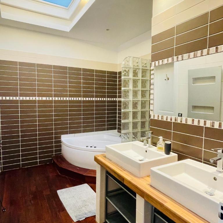 Reims CATHEDRALE JACUZZI LUXURIOUS PROPERTY - Appartement Deluxe - 23