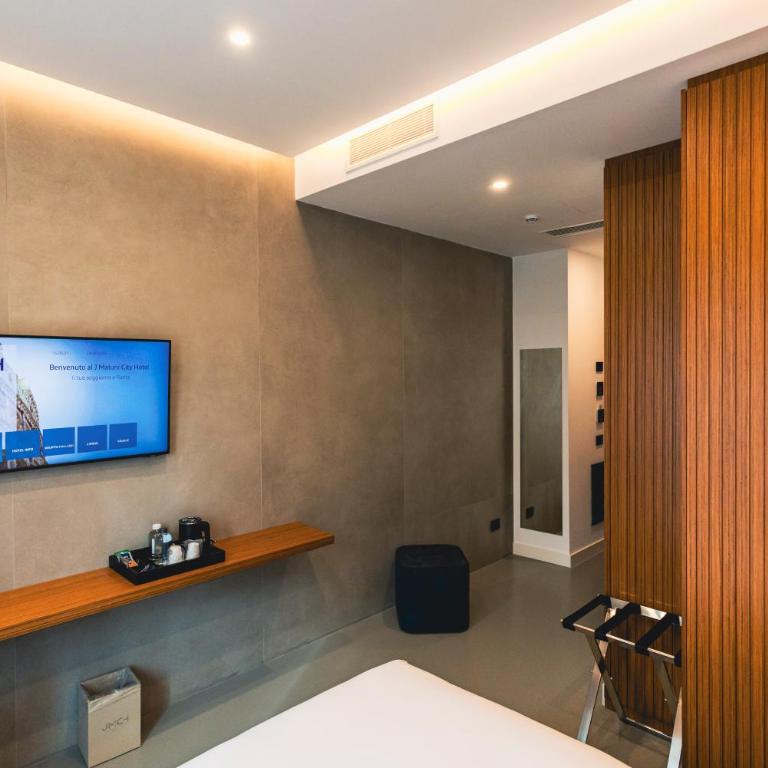 J Maluni City Hotel - Double Room - Disability Access - 4
