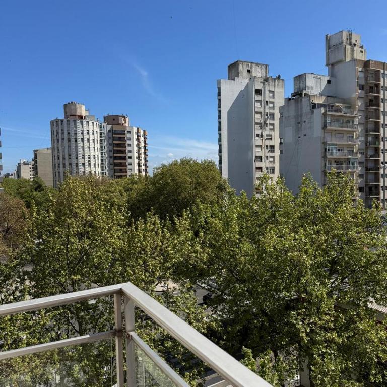 DPTO EN PLENO CENTRO 3 AMB con COCHERA no se acepta grupo de jovenes - Apartamento de 2 dormitorios - 5