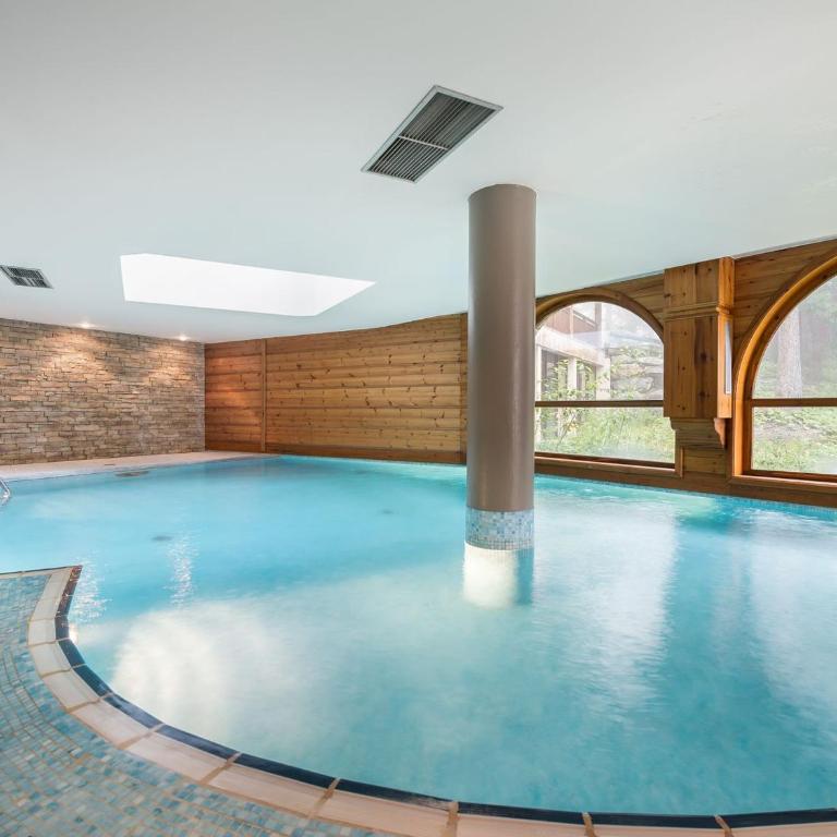Courchevel 1850 - Appartement skis aux pieds avec spa, 3 chambres pour 6 personnes - FR-1-564-115 - Apartment - 2