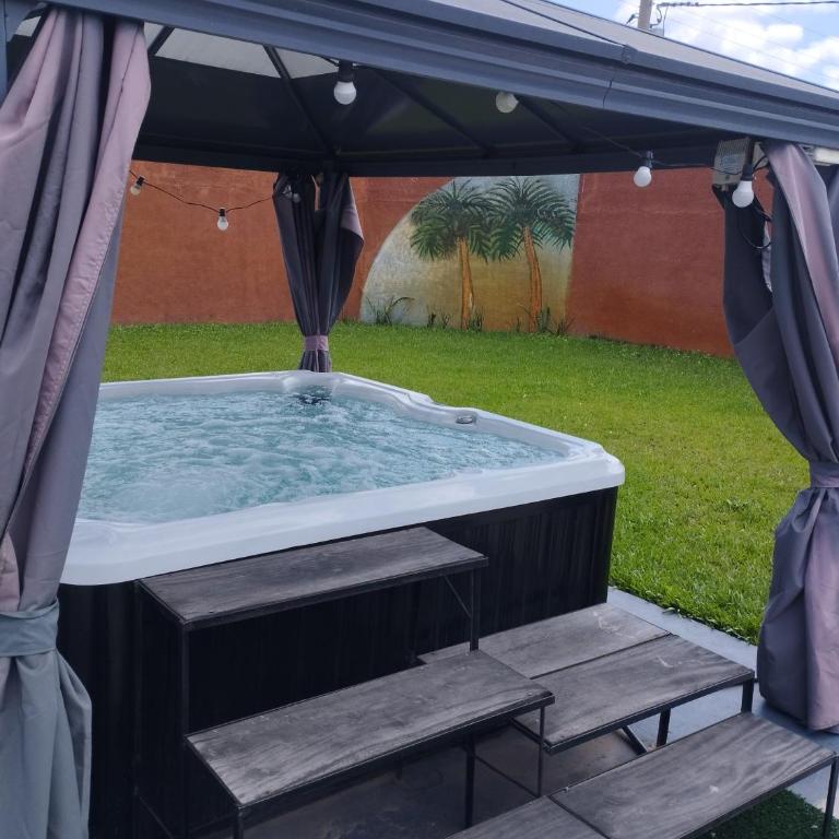 Casa quinta con jacuzzi piscina y parrilla en Resistencia - Casa de 2 dormitorios - 12