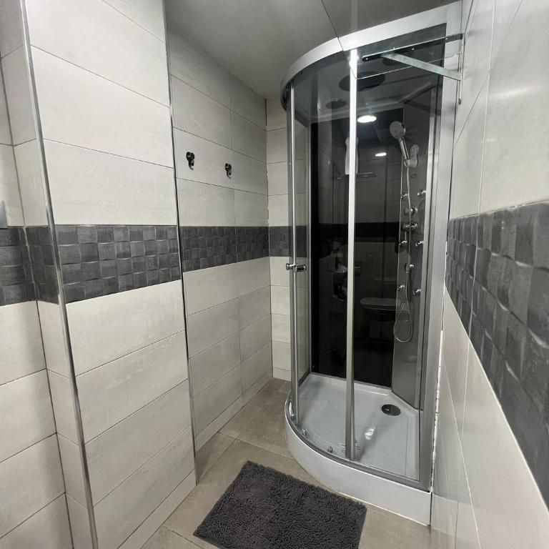Estupendo piso a 5 min en coche del aeropuerto - Apartamento de 1 dormitorio - 10